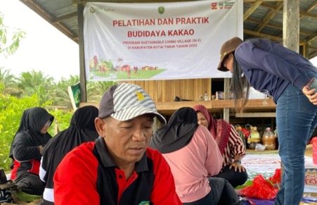 Pelatihan petani kakao oleh Apical