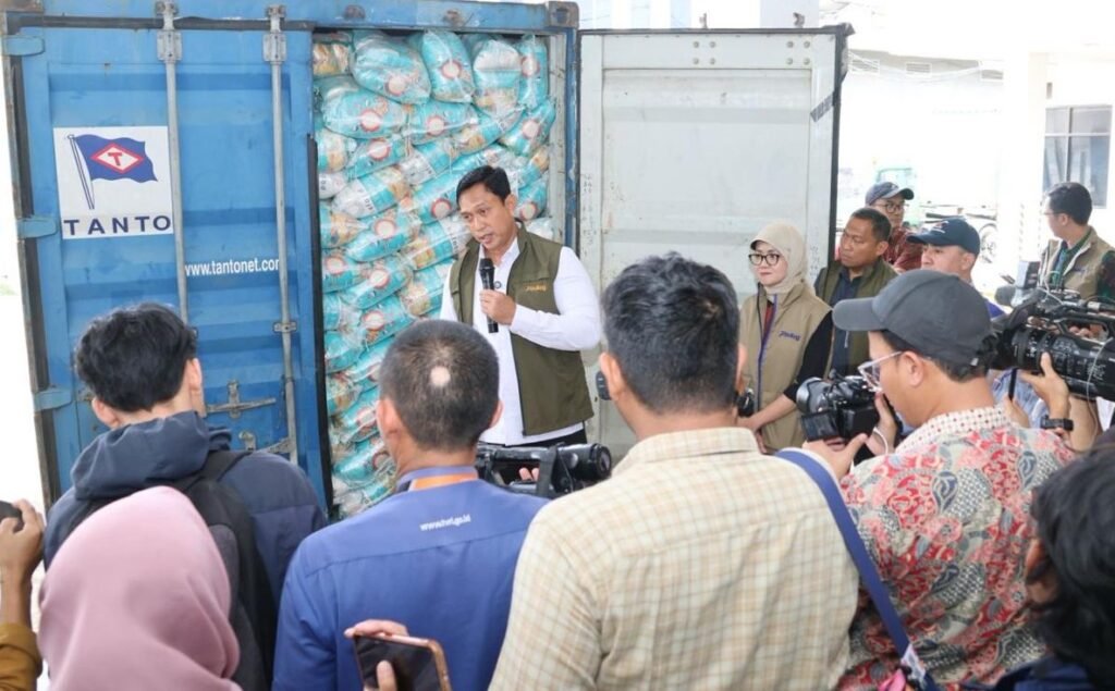 Pascakisruh Beras Impor, BULOG Kirim 48 Ton Beras Premium ke Batam