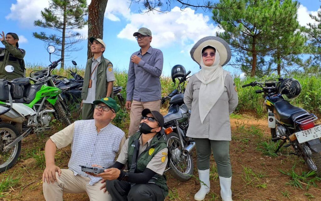 Kepala Pusat Perlindungan Varietas Tanaman dan Perizinan Pertanian Leli Nuryati (kanan)